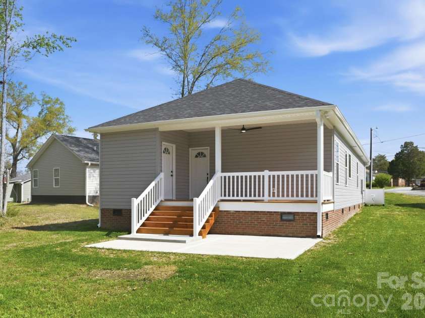 1429 1/2 Edgewood Drive, Rock Hill, SC 20730.  MLS# CAR4363128, YatesRealty ID 7793. Patio