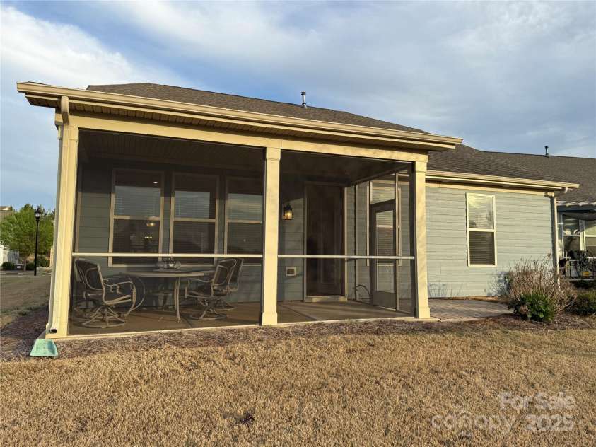 7581 Short Putt Court, Charlotte, NC 28215.  MLS# CAR4240802, YatesRealty ID 7793. 