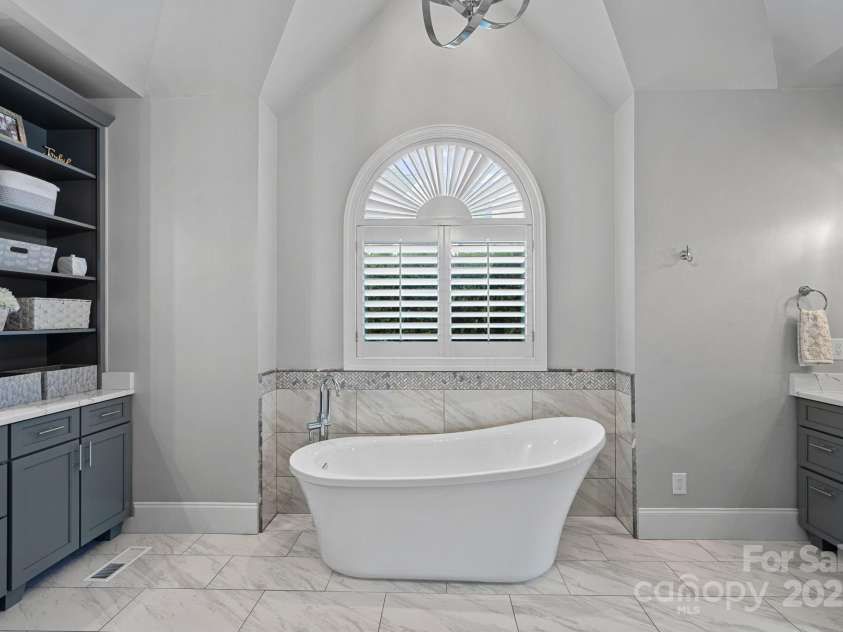 19216 Peninsula Shores Drive, Cornelius, NC 28031.  MLS# CAR4237966, YatesRealty ID 7794. 