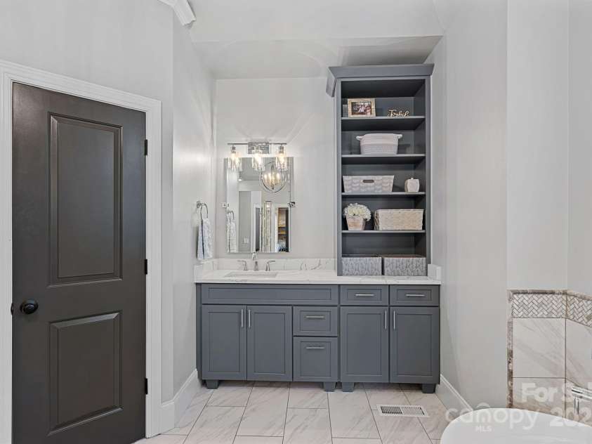 19216 Peninsula Shores Drive, Cornelius, NC 28031.  MLS# CAR4237966, YatesRealty ID 7794. 