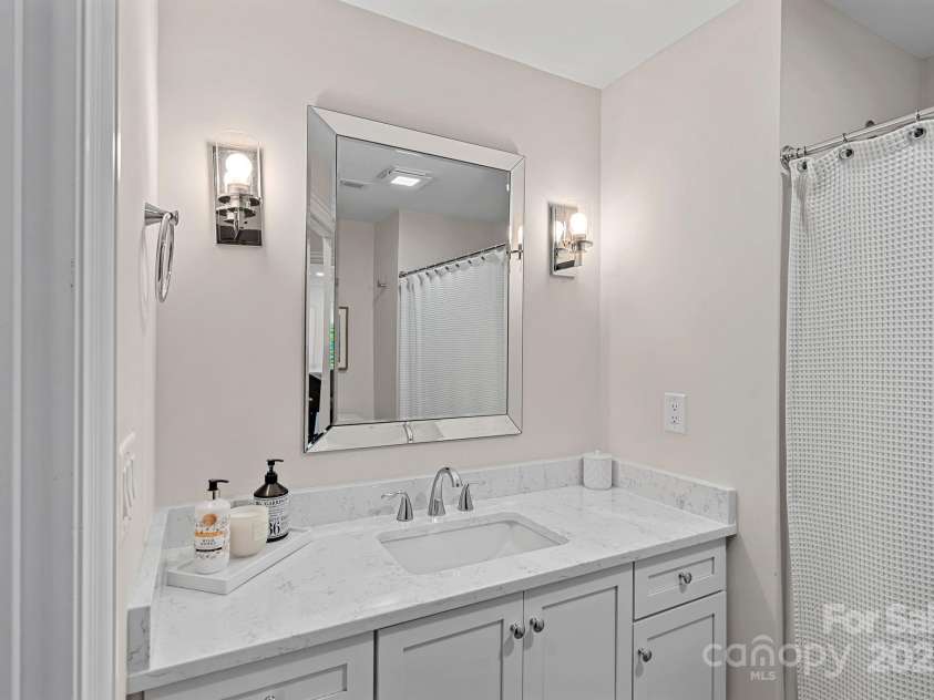 19216 Peninsula Shores Drive, Cornelius, NC 28031.  MLS# CAR4237966, YatesRealty ID 7794. 