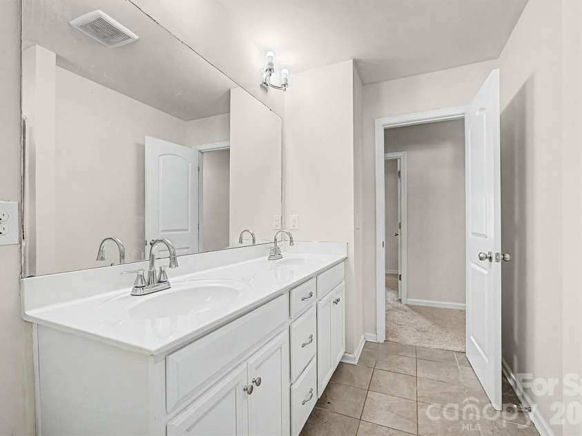 15234 Red Canoe Way, Charlotte, NC 28278.  MLS# CAR4361223, YatesRealty ID 7795. 