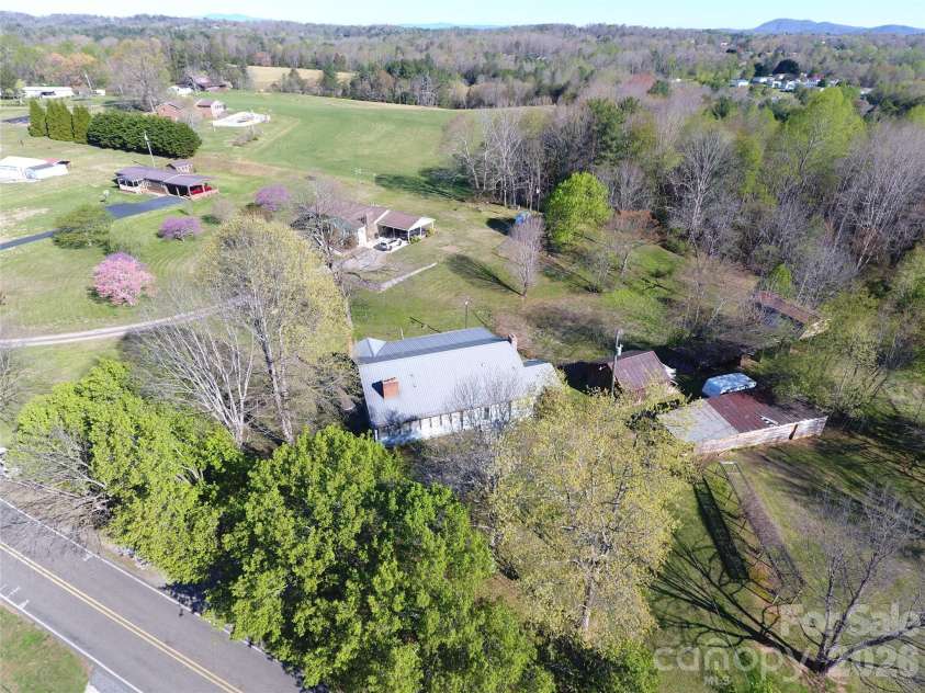 4543 Horseshoe Bend Road, Hudson, NC 28638.  MLS# CAR4363264, YatesRealty ID 7796. 