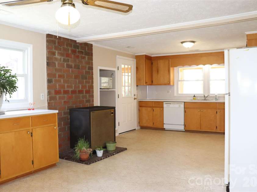 4543 Horseshoe Bend Road, Hudson, NC 28638.  MLS# CAR4363264, YatesRealty ID 7796. 