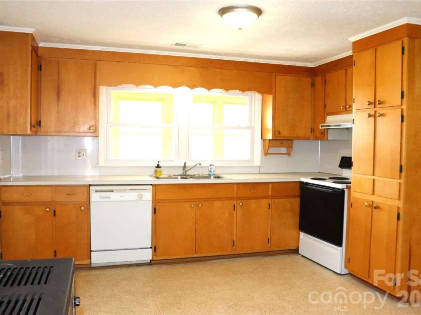 4543 Horseshoe Bend Road, Hudson, NC 28638.  MLS# CAR4363264, YatesRealty ID 7796. 