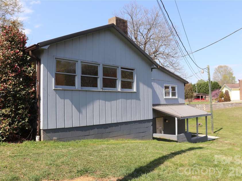 4543 Horseshoe Bend Road, Hudson, NC 28638.  MLS# CAR4363264, YatesRealty ID 7796. 