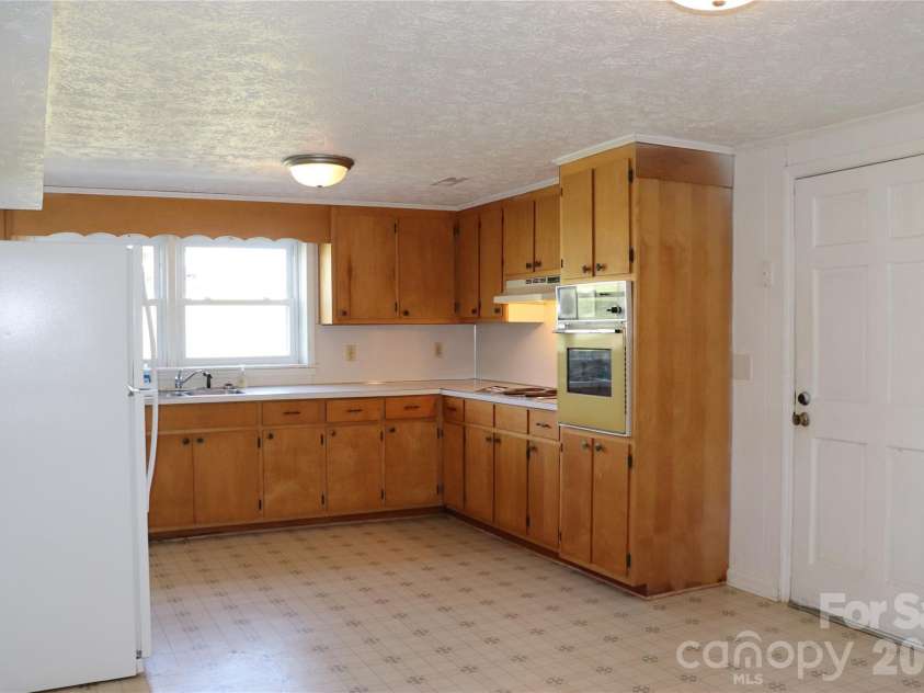 4543 Horseshoe Bend Road, Hudson, NC 28638.  MLS# CAR4363264, YatesRealty ID 7796. 