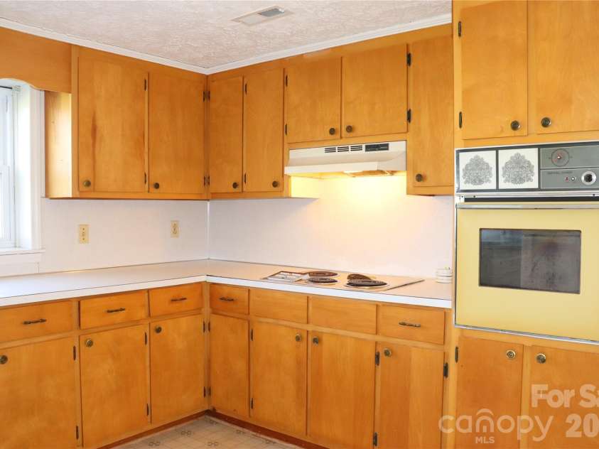 4543 Horseshoe Bend Road, Hudson, NC 28638.  MLS# CAR4363264, YatesRealty ID 7796. 
