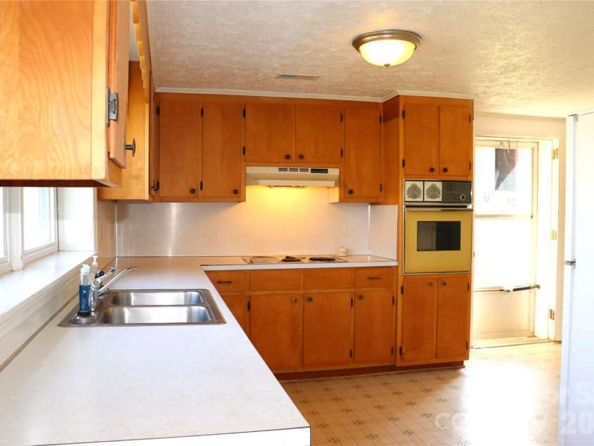 4543 Horseshoe Bend Road, Hudson, NC 28638.  MLS# CAR4363264, YatesRealty ID 7796. 