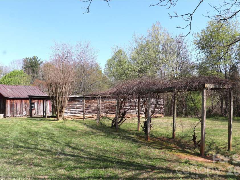 4543 Horseshoe Bend Road, Hudson, NC 28638.  MLS# CAR4363264, YatesRealty ID 7796. 