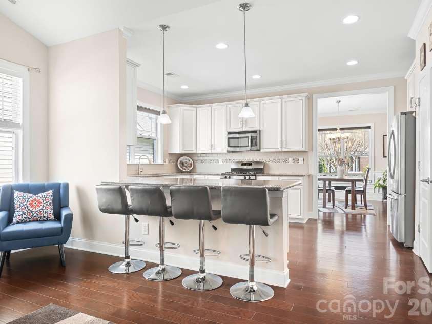 12705 Meetinghouse Drive, Cornelius, NC 28031.  MLS# CAR4350533, YatesRealty ID 7797. Breakfast bar