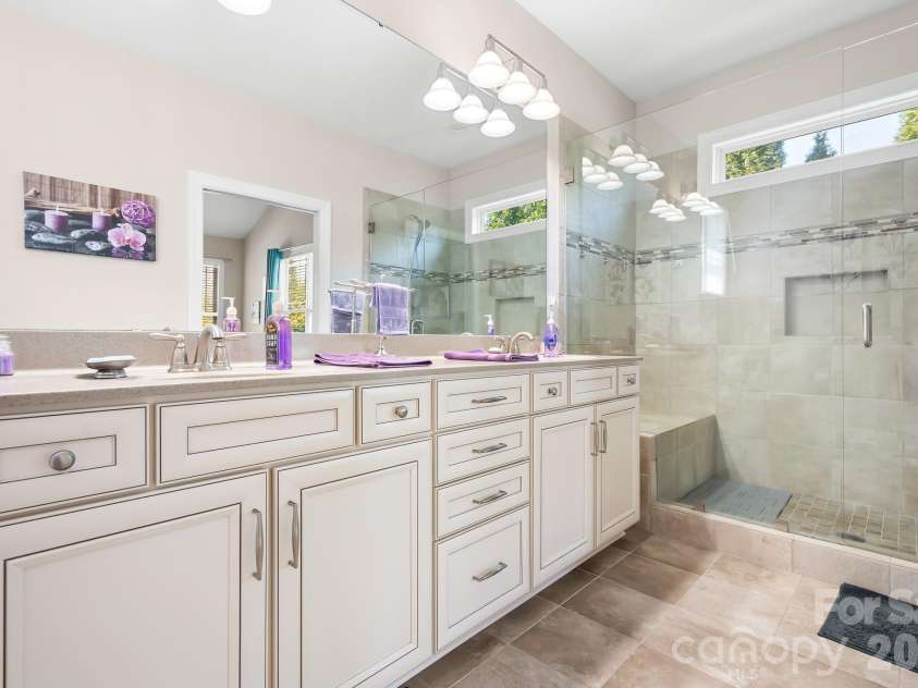 12705 Meetinghouse Drive, Cornelius, NC 28031.  MLS# CAR4350533, YatesRealty ID 7797. En suite