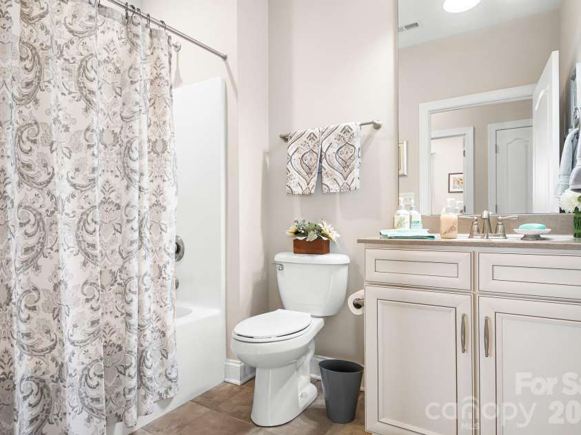 12705 Meetinghouse Drive, Cornelius, NC 28031.  MLS# CAR4350533, YatesRealty ID 7797. Full bath