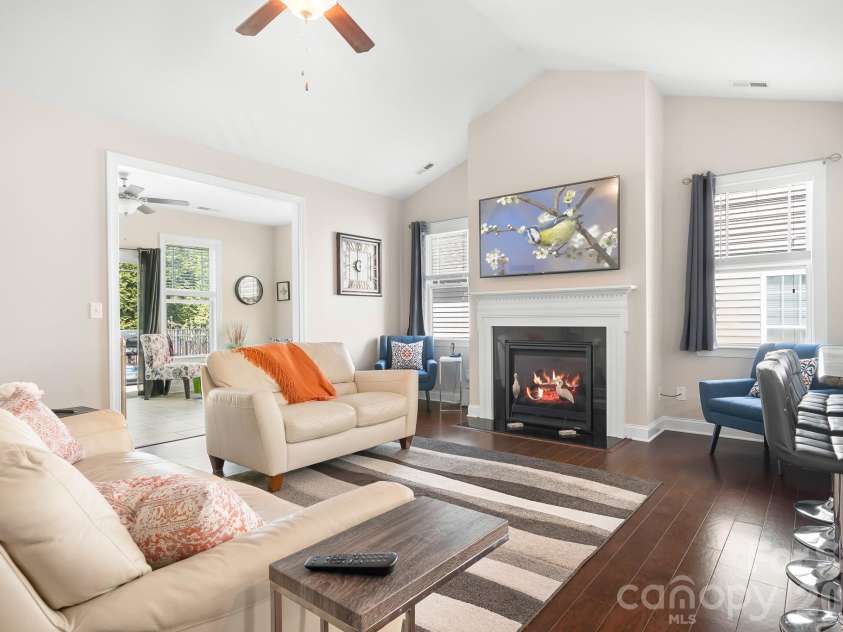12705 Meetinghouse Drive, Cornelius, NC 28031.  MLS# CAR4350533, YatesRealty ID 7797. Great room