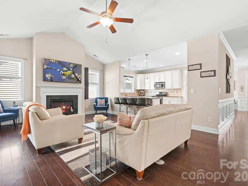 12705 Meetinghouse Drive, Cornelius, NC 28031.  MLS# CAR4350533, YatesRealty ID 7797. Great room
