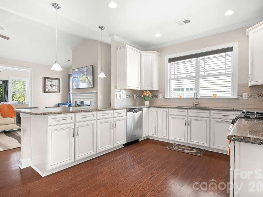 12705 Meetinghouse Drive, Cornelius, NC 28031.  MLS# CAR4350533, YatesRealty ID 7797. Kitchen