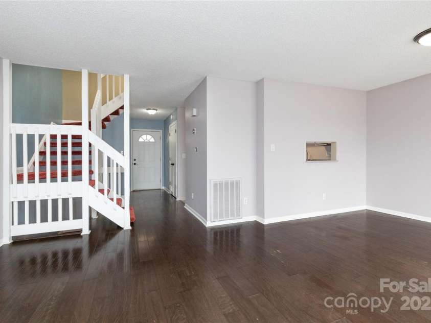 22 Hollybrook Drive, Asheville, NC 28803.  MLS# CAR4233748, YatesRealty ID 7798. 