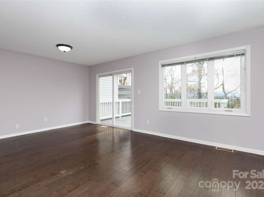 22 Hollybrook Drive, Asheville, NC 28803.  MLS# CAR4233748, YatesRealty ID 7798. 