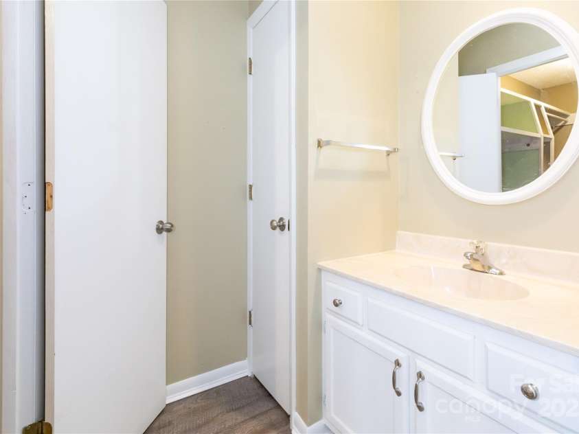 22 Hollybrook Drive, Asheville, NC 28803.  MLS# CAR4233748, YatesRealty ID 7798. 