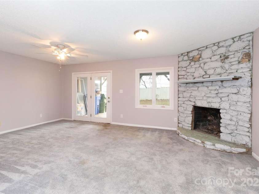 22 Hollybrook Drive, Asheville, NC 28803.  MLS# CAR4233748, YatesRealty ID 7798. 