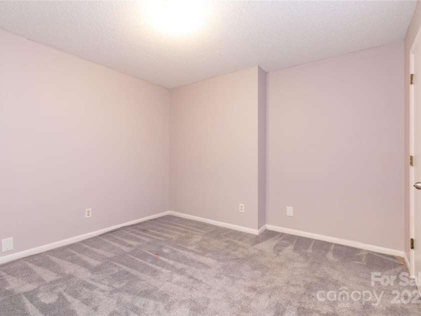 22 Hollybrook Drive, Asheville, NC 28803.  MLS# CAR4233748, YatesRealty ID 7798. 