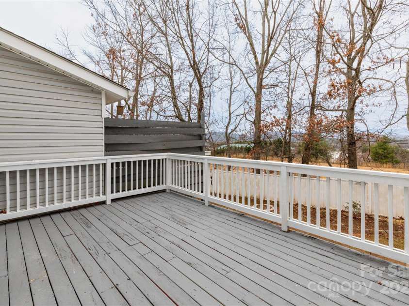 22 Hollybrook Drive, Asheville, NC 28803.  MLS# CAR4233748, YatesRealty ID 7798. 