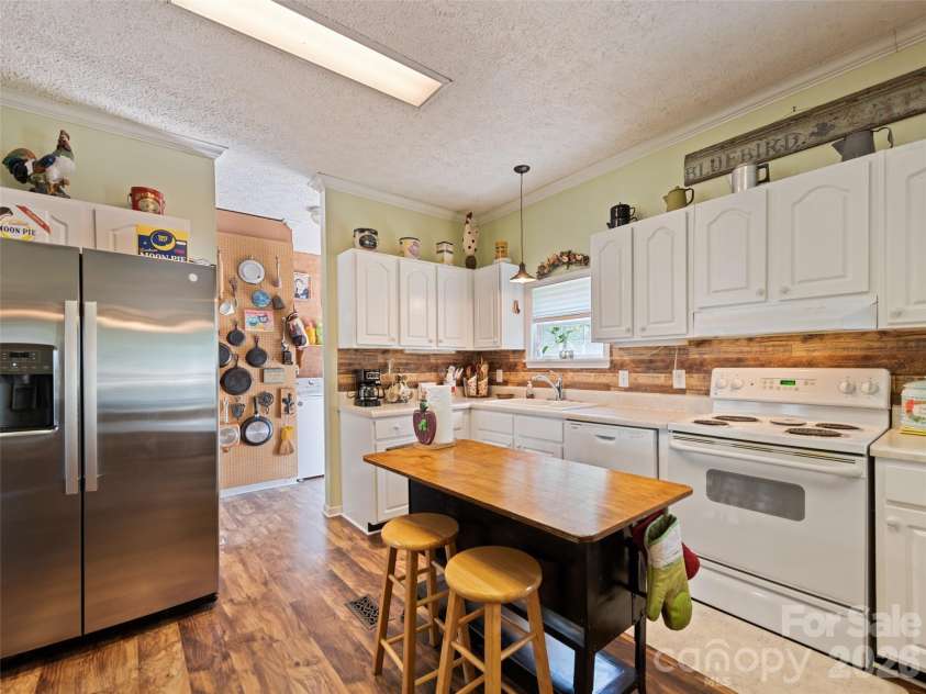 32 Perseverance Drive, Canton, NC 28716.  MLS# CAR4358563, YatesRealty ID 7799. 