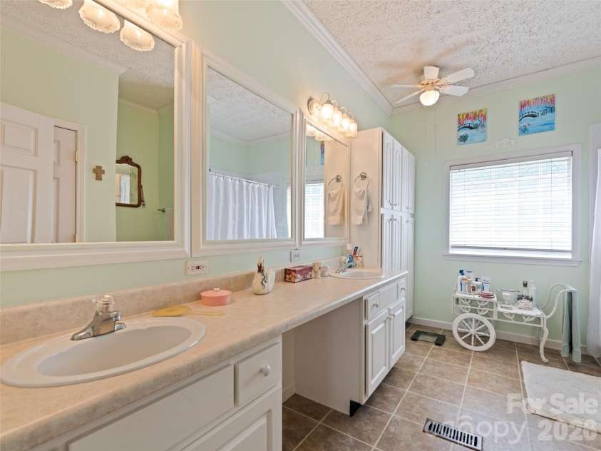 32 Perseverance Drive, Canton, NC 28716.  MLS# CAR4358563, YatesRealty ID 7799. 