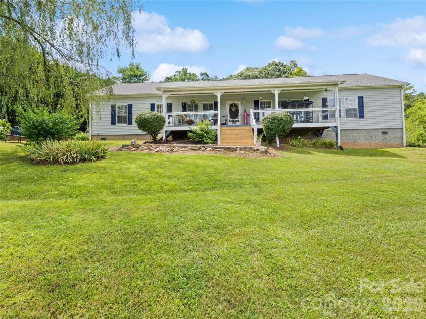 32 Perseverance Drive, Canton, NC 28716.  MLS# CAR4358563, YatesRealty ID 7799. Great one level home