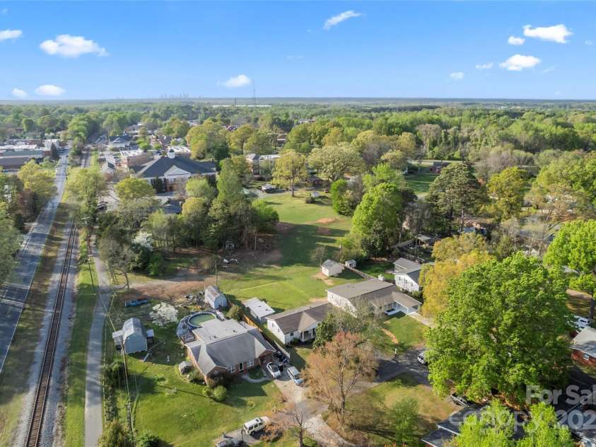 325 Club View Lane, Matthews, NC 28105.  MLS# CAR4238612, YatesRealty ID 7799. 0.4 miles from downtown Matthews!