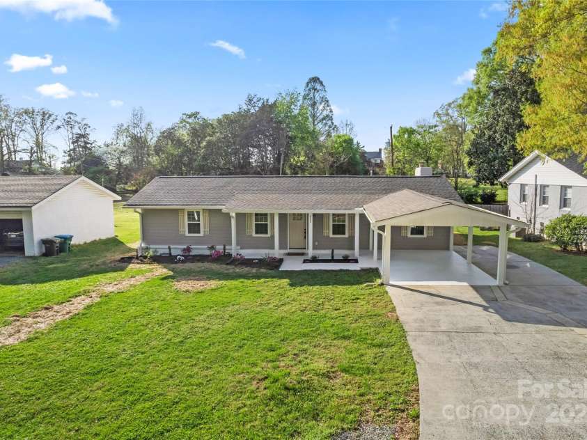 325 Club View Lane, Matthews, NC 28105.  MLS# CAR4238612, YatesRealty ID 7799. 