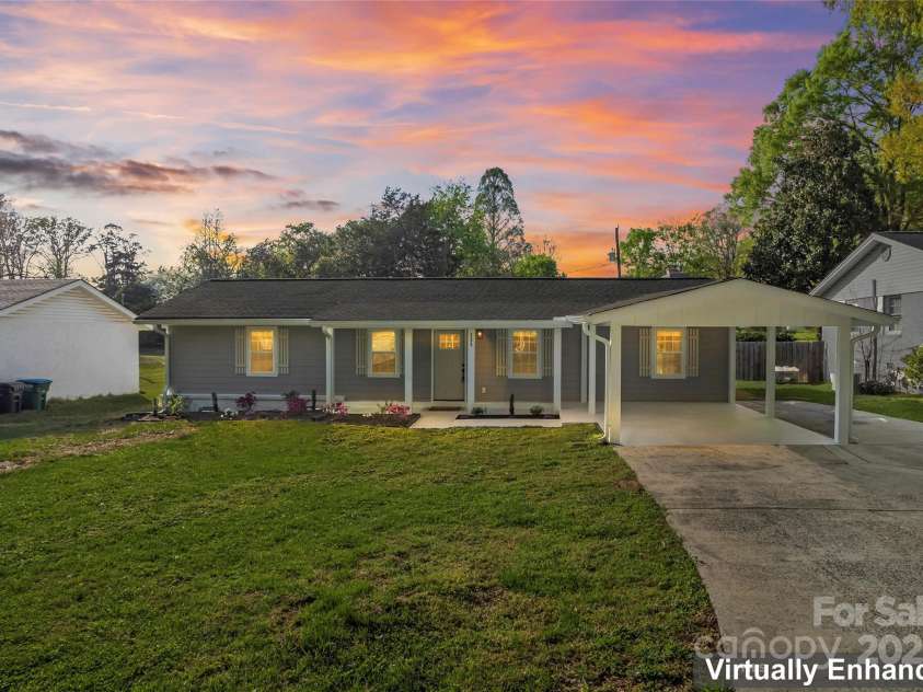 325 Club View Lane, Matthews, NC 28105.  MLS# CAR4238612, YatesRealty ID 7799. 