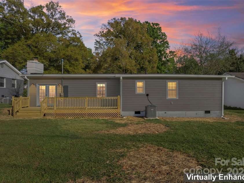 325 Club View Lane, Matthews, NC 28105.  MLS# CAR4238612, YatesRealty ID 7799. 