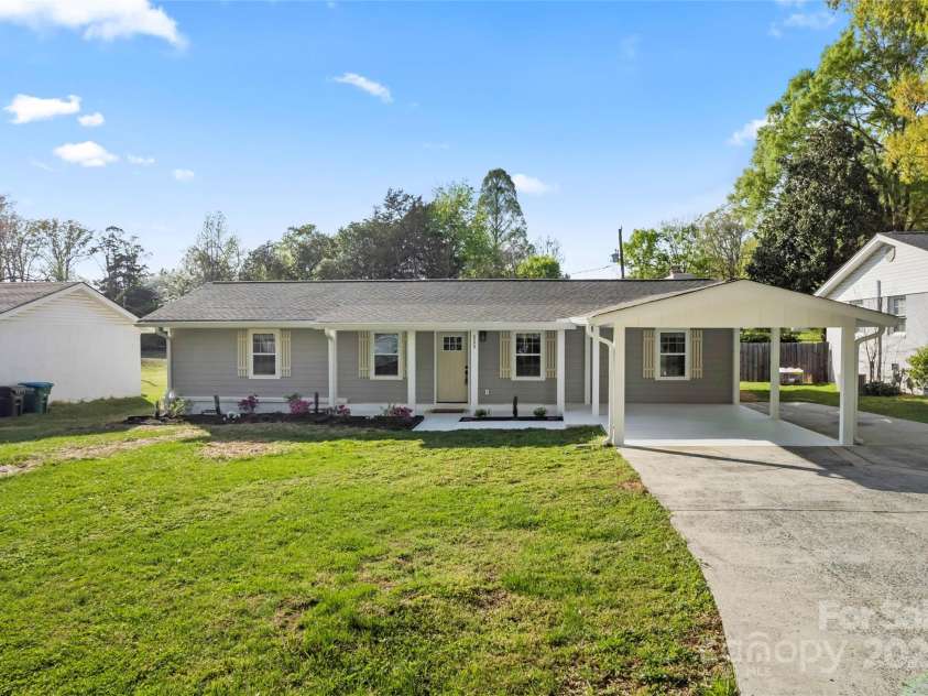 325 Club View Lane, Matthews, NC 28105.  MLS# CAR4238612, YatesRealty ID 7799. 