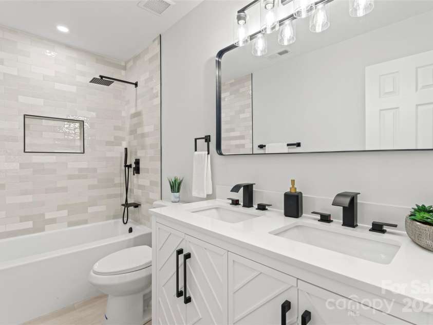 325 Club View Lane, Matthews, NC 28105.  MLS# CAR4238612, YatesRealty ID 7799. Bathroom on hallway