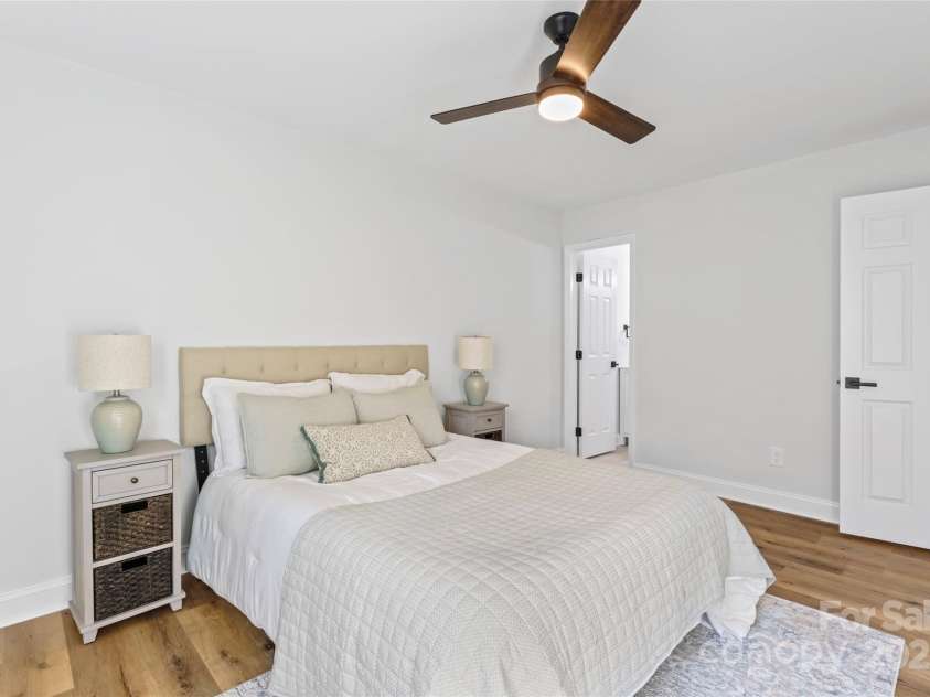 325 Club View Lane, Matthews, NC 28105.  MLS# CAR4238612, YatesRealty ID 7799. Bedroom with en-suite bathroom