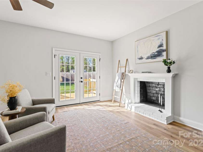 325 Club View Lane, Matthews, NC 28105.  MLS# CAR4238612, YatesRealty ID 7799. Cozy Fireplace