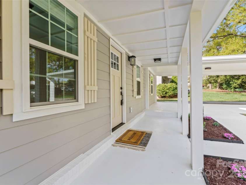 325 Club View Lane, Matthews, NC 28105.  MLS# CAR4238612, YatesRealty ID 7799. Main entrance