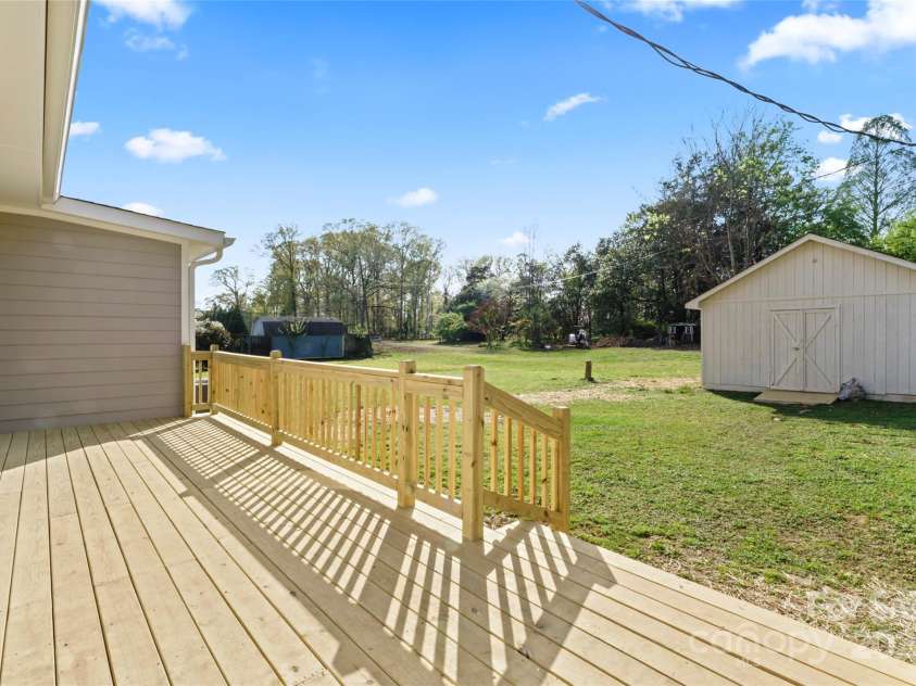 325 Club View Lane, Matthews, NC 28105.  MLS# CAR4238612, YatesRealty ID 7799. New Deck