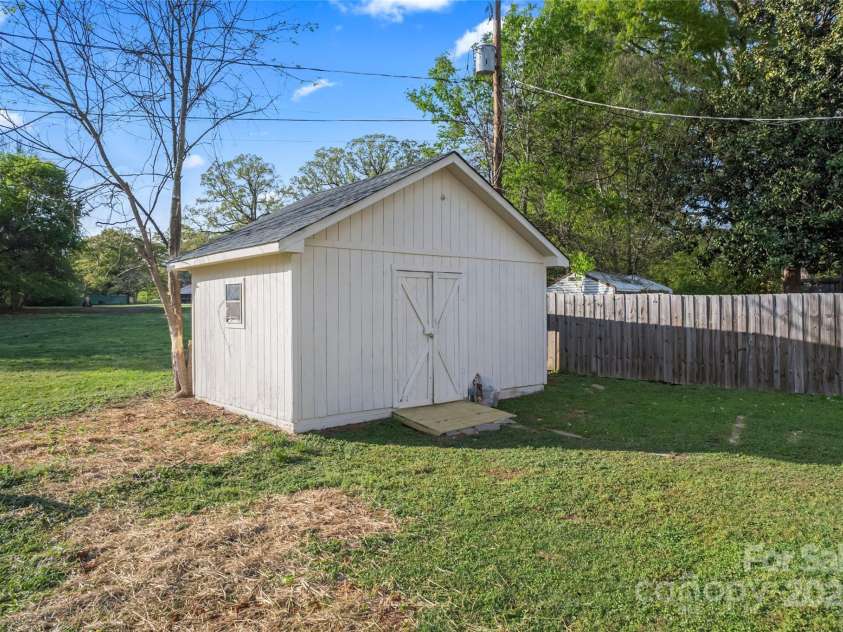 325 Club View Lane, Matthews, NC 28105.  MLS# CAR4238612, YatesRealty ID 7799. Shed