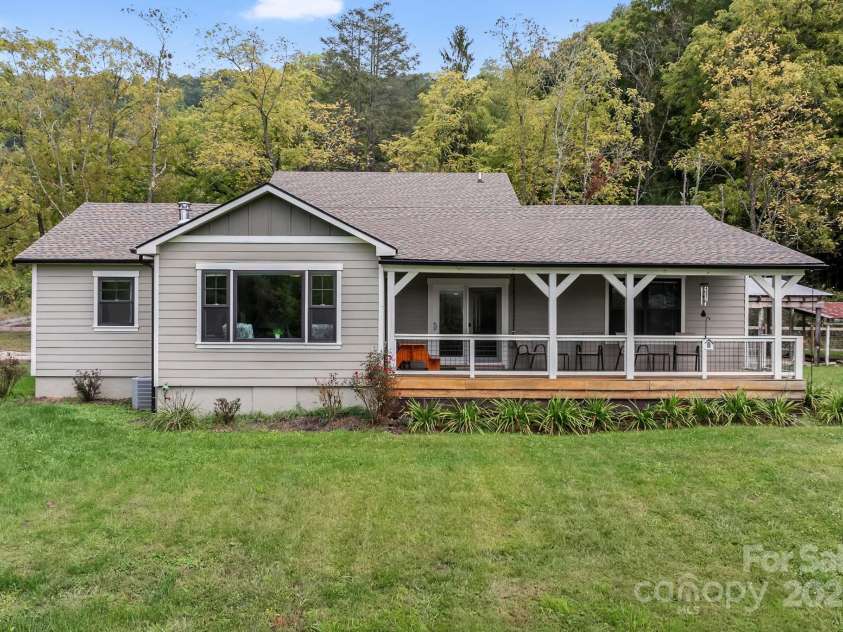 204 Mountain Spring Lane, Canton, NC 28716.  MLS# CAR4305915, YatesRealty ID 780. 