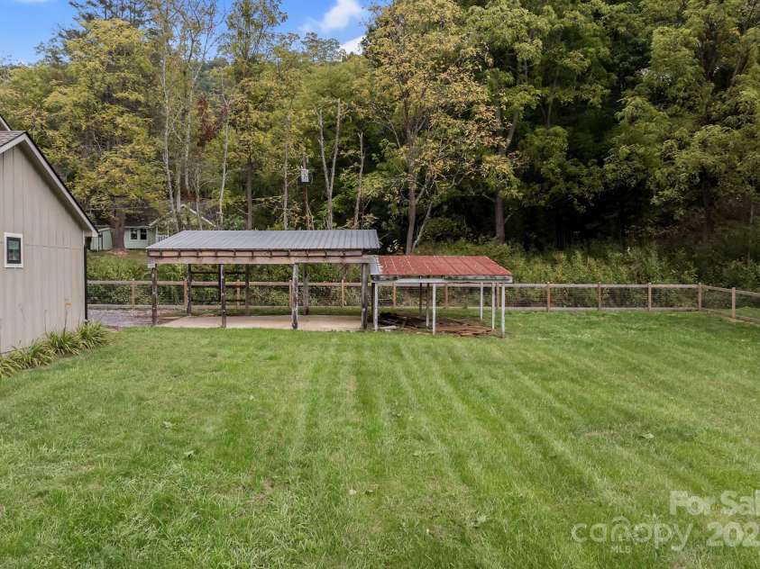 204 Mountain Spring Lane, Canton, NC 28716.  MLS# CAR4305915, YatesRealty ID 780. 