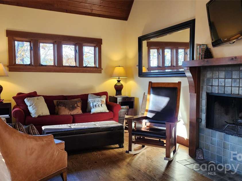 5 Chaucer Road, Black Mountain, NC 28711.  MLS# CAR4182030, YatesRealty ID 780. 