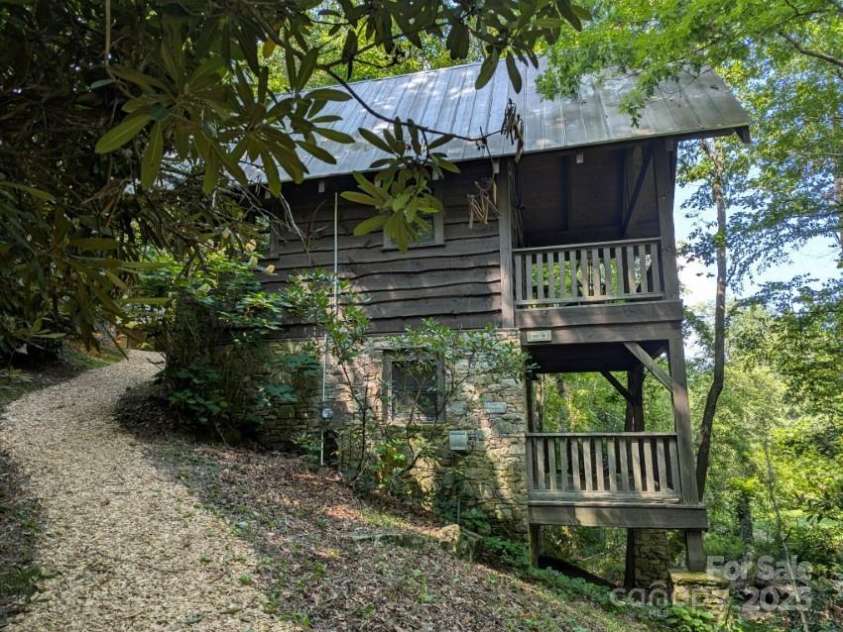 5 Chaucer Road, Black Mountain, NC 28711.  MLS# CAR4182030, YatesRealty ID 780. 
