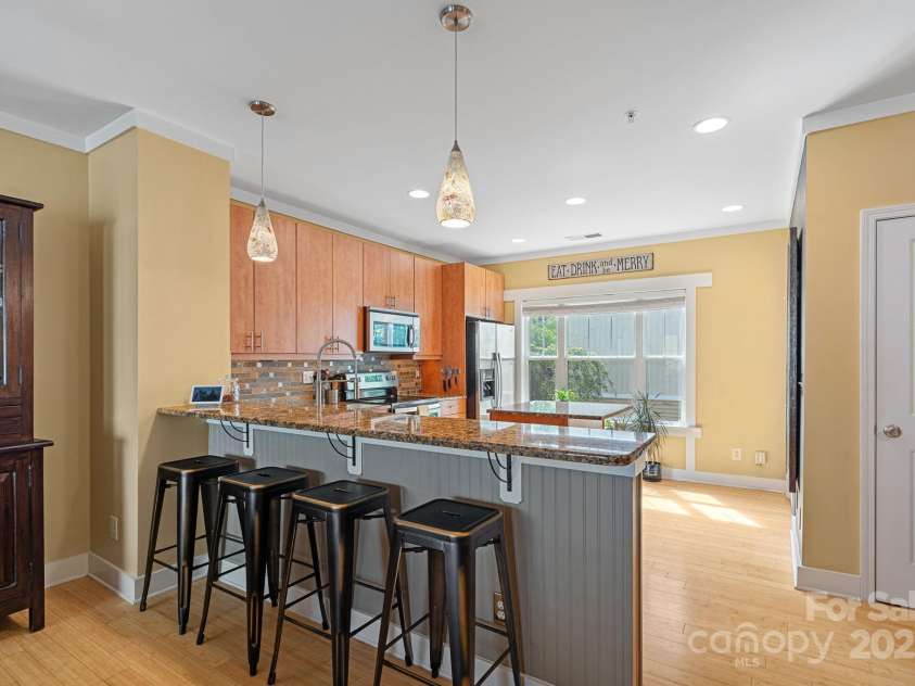 1733-C Matheson Avenue, Charlotte, NC 28205.  MLS# CAR4213118, YatesRealty ID 7802. Bar Counter