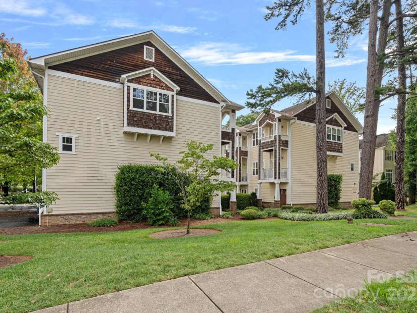 1733-C Matheson Avenue, Charlotte, NC 28205.  MLS# CAR4213118, YatesRealty ID 7802. Cedar Gables