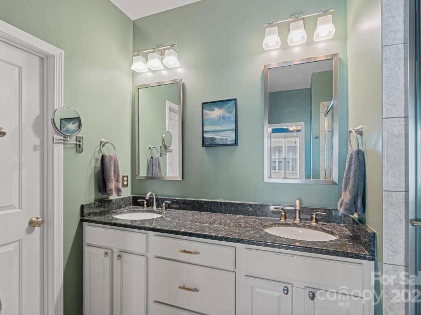 1733-C Matheson Avenue, Charlotte, NC 28205.  MLS# CAR4213118, YatesRealty ID 7802. Dual Vanities / Granite