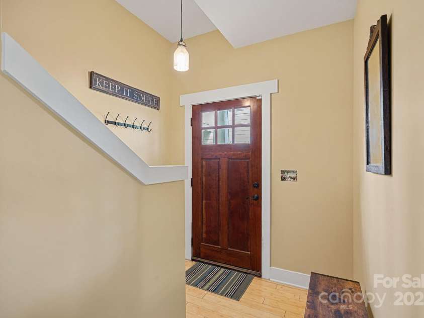 1733-C Matheson Avenue, Charlotte, NC 28205.  MLS# CAR4213118, YatesRealty ID 7802. Entry Way