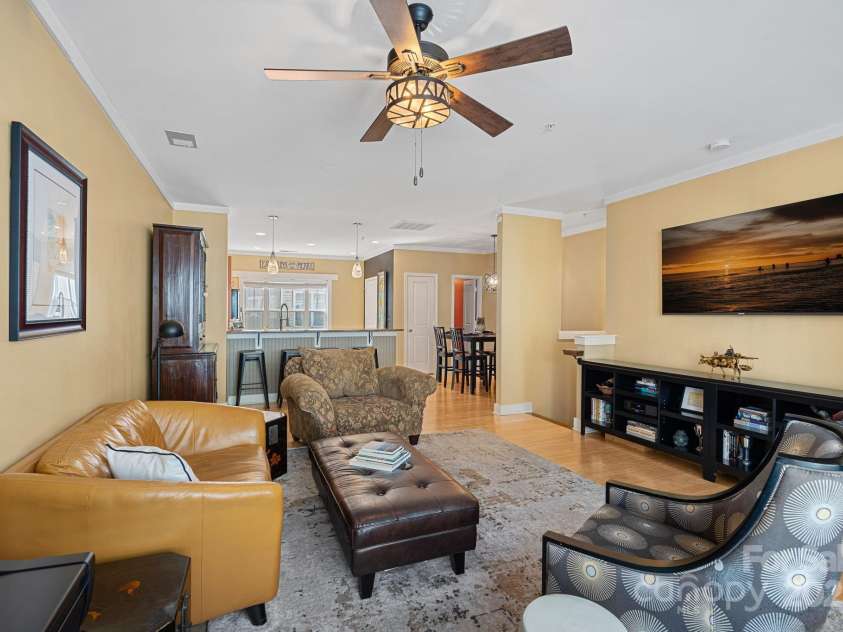 1733-C Matheson Avenue, Charlotte, NC 28205.  MLS# CAR4213118, YatesRealty ID 7802. Large Family Room