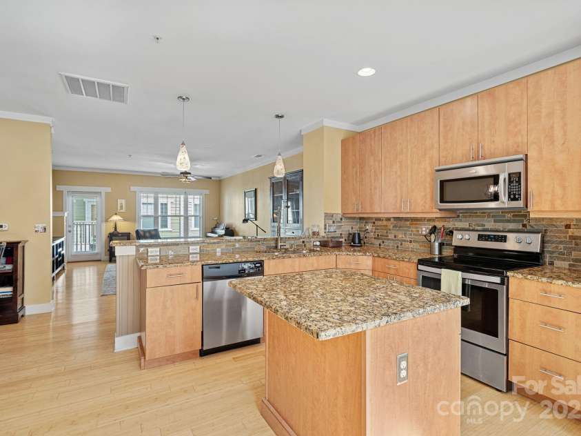 1733-C Matheson Avenue, Charlotte, NC 28205.  MLS# CAR4213118, YatesRealty ID 7802. Updated Kitchen!